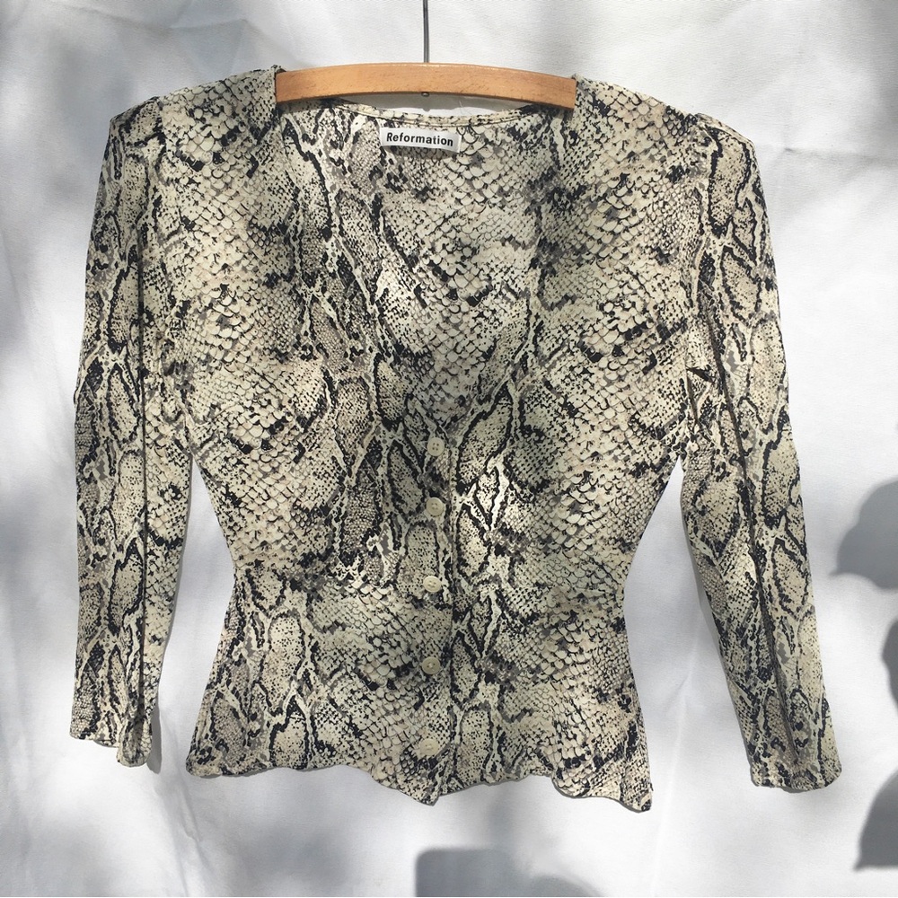 Reformation snakeskin V neck top w/ peplum - petite